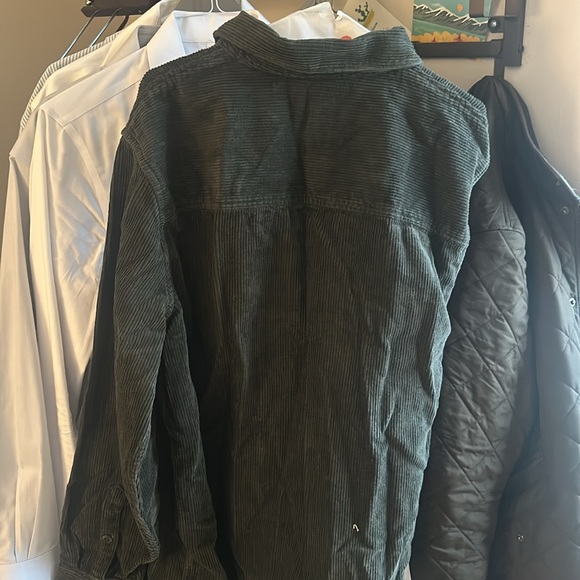 Button down - Picture 2 of 3